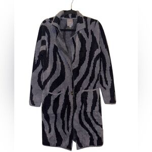 Lysse Zebra Patterned soft knit Cardigan in Black and Gray